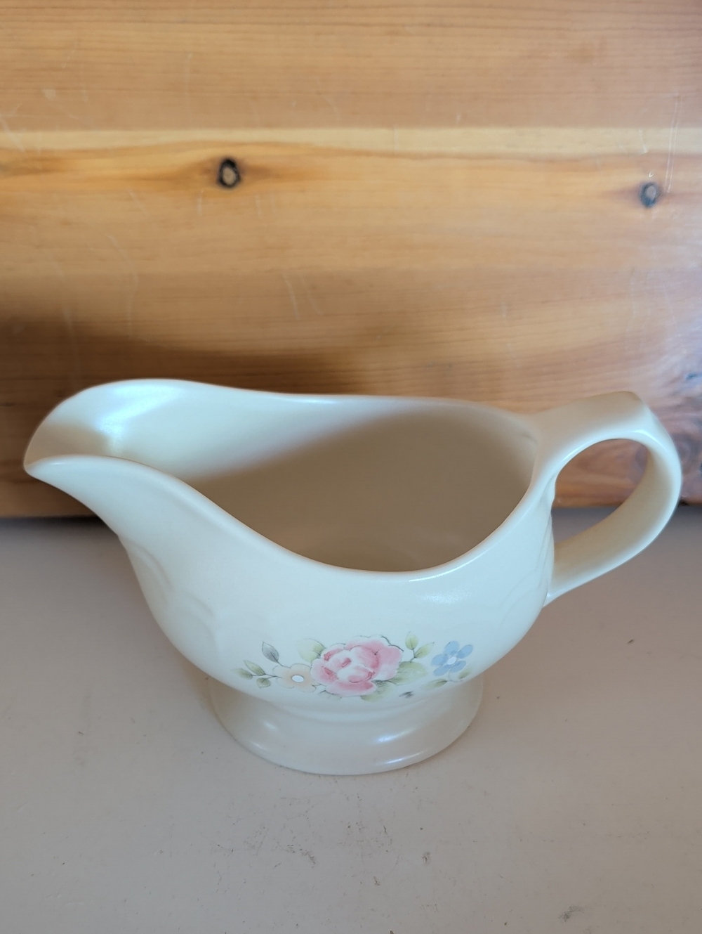 Pfaltzgraff, Cream Tea Rose Gravy Boat with Floral Accent #436 USA